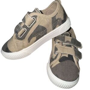 Blowfish Freddie Camo Kids‎ Sneakers Size 9